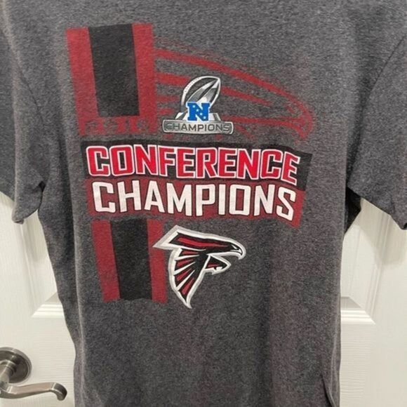 𝅺FALCONS t-shirt medium short sleeve - Picture 2 of 4